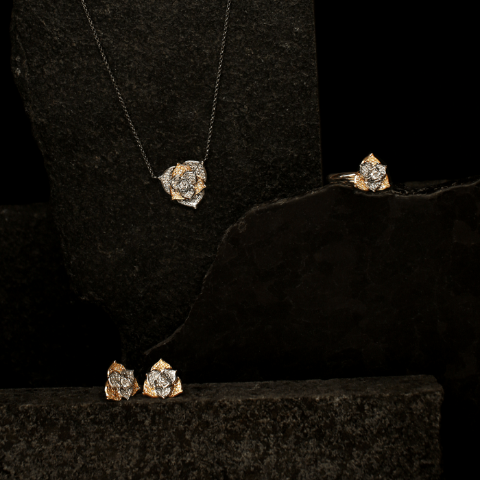 SECRET GARDEN prabangūs auskarai - vinutės su briliantais